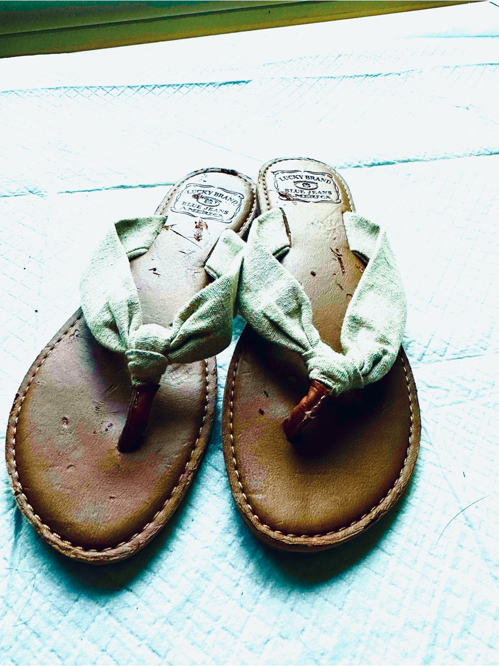 Lucky Brand Light off white linen  Fabric Strap Brown Footbed Women's Sandals